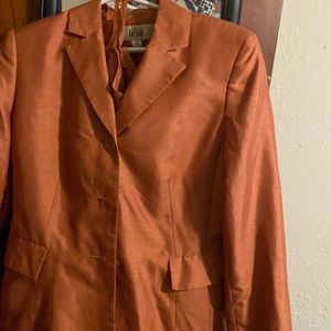 Le suit size 8 orange skirt and jacket